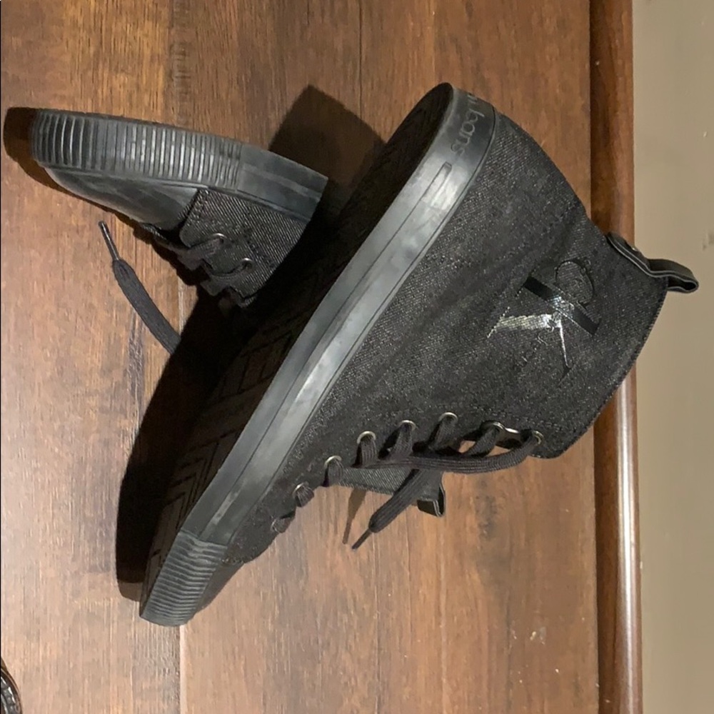 Shoes - Picture 2 of 8